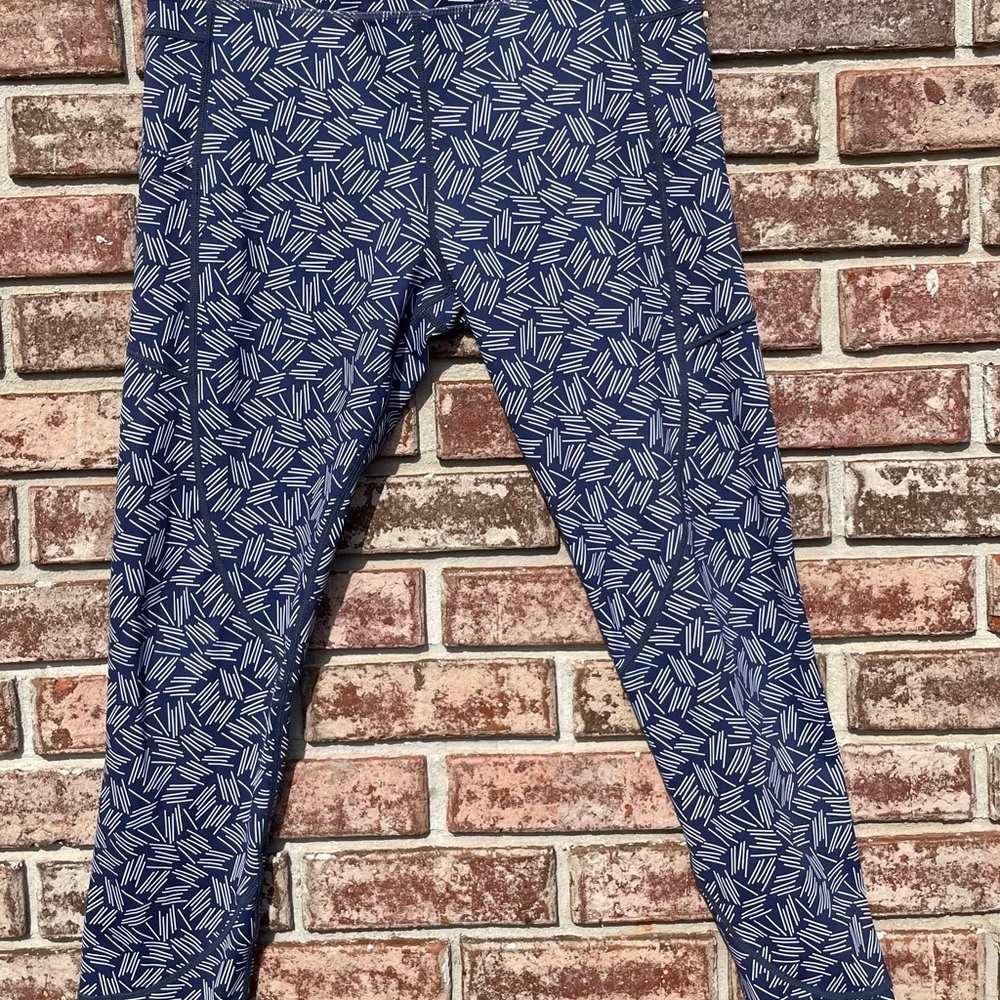 Zyia Active -Light N Tight -High Rise Capri 20”  -Size 14-16  - Navy/White